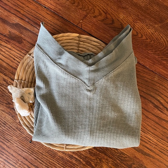 Cute Off The Shoulder Long Sleeve - Picture 1 of 3